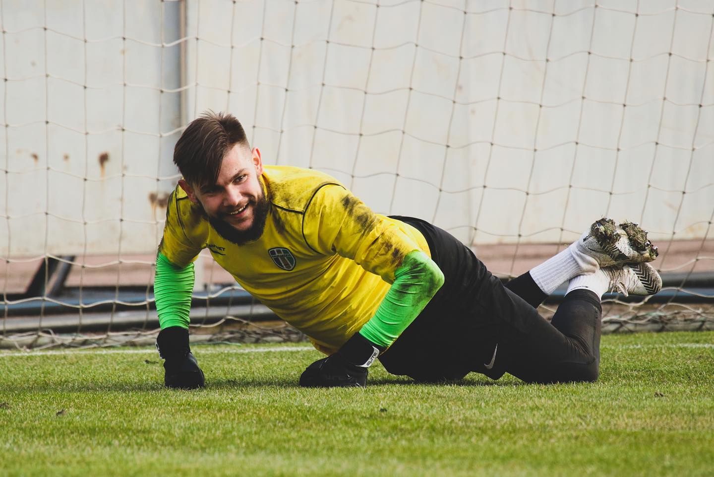 Как вратарь Александрии пропустил курьезный гол, забросив мяч в собственные ворота: видео Как вратарь Александрии пропустил курьезный гол, забросив мяч в собственные ворота: видео