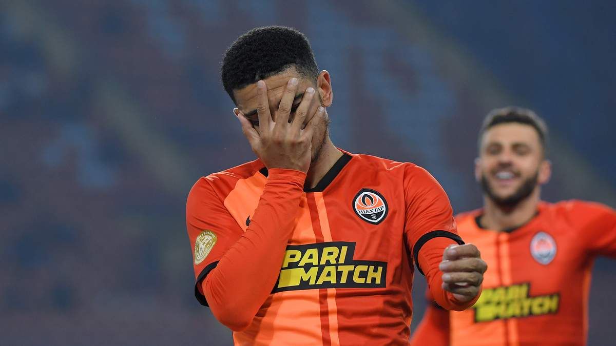 ТайсонТайсон після відходу з Шахтаря звернувся до українців і розплакався ТайсонТайсон після відходу з Шахтаря звернувся до українців і розплакався