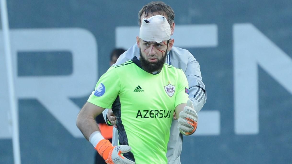 Воротар втратив свідомість після того, як суперника влетів ногою йому в голову: відео епізоду Воротар втратив свідомість після того, як суперника влетів ногою йому в голову: відео епізоду