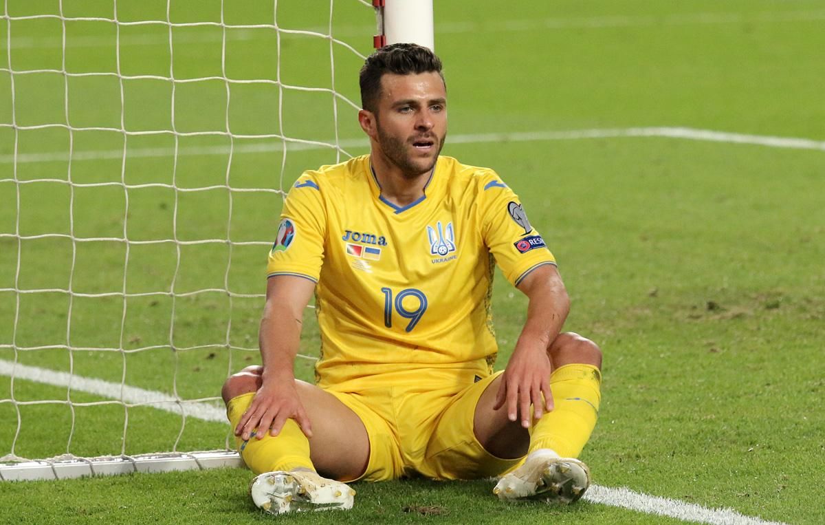 Ключевой нападающий сборной Украины получил тяжелую травму и пропустит Евро-2020