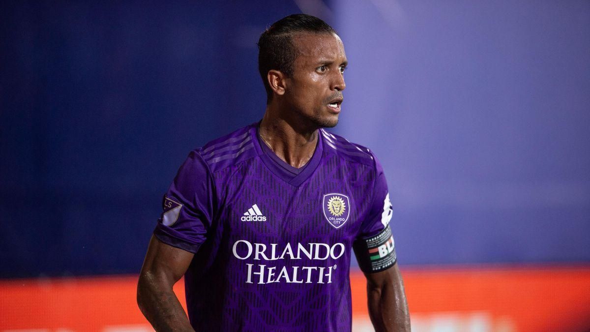 Легенда МЮ забил элегантный гол пяткой в США – видео шедевра Легенда МЮ забил элегантный гол пяткой в США – видео шедевра