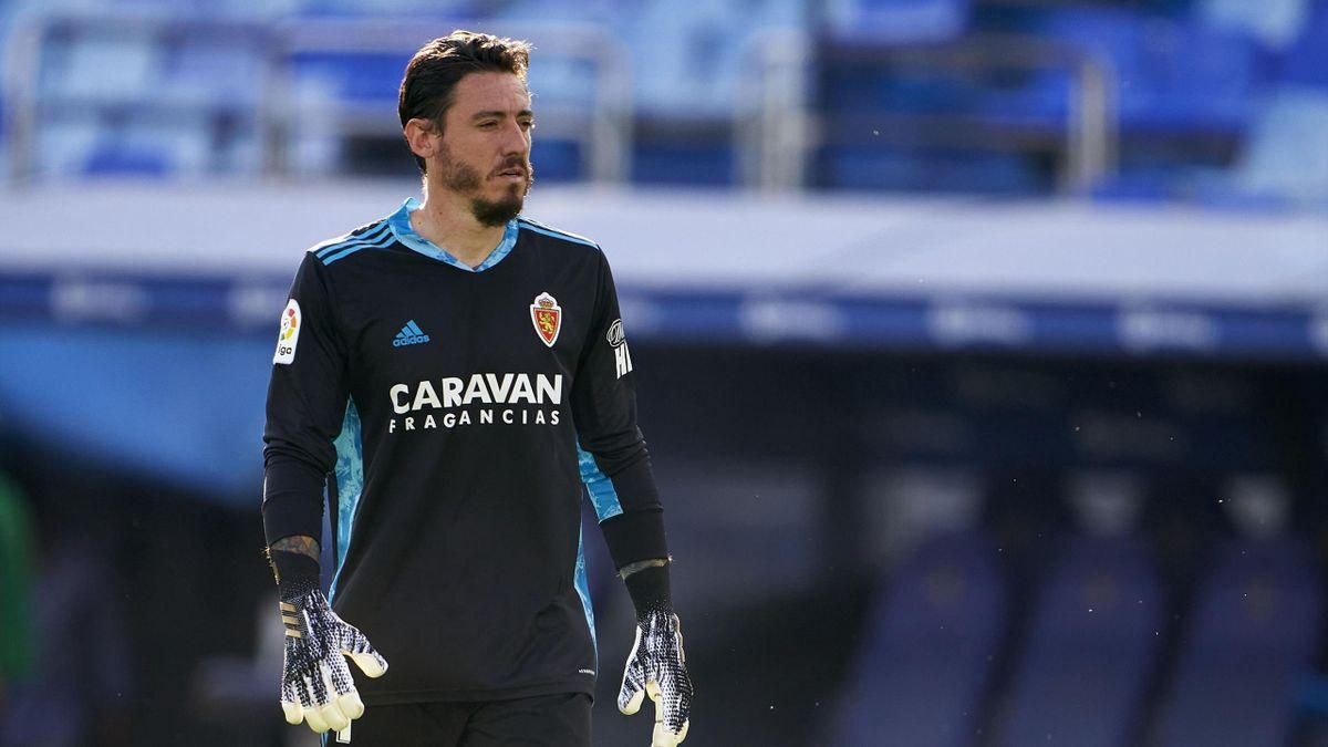 Голкипер забил гол головой и спас команду от поражения в Испании Голкипер забил гол головой и спас команду от поражения в Испании