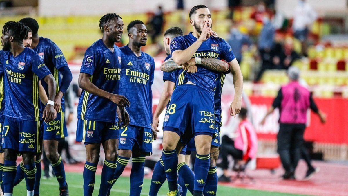 Во Франции футбольный матч закончился массовой дракой с пятью удалениями: видео Во Франции футбольный матч закончился массовой дракой с пятью удалениями: видео