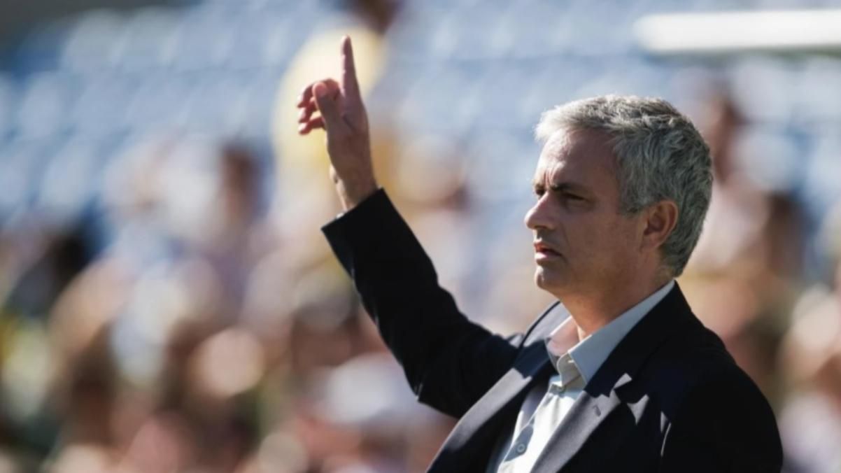 Жозе Моурінью офіційно очолить Рому Жозе Моурінью офіційно очолить Рому