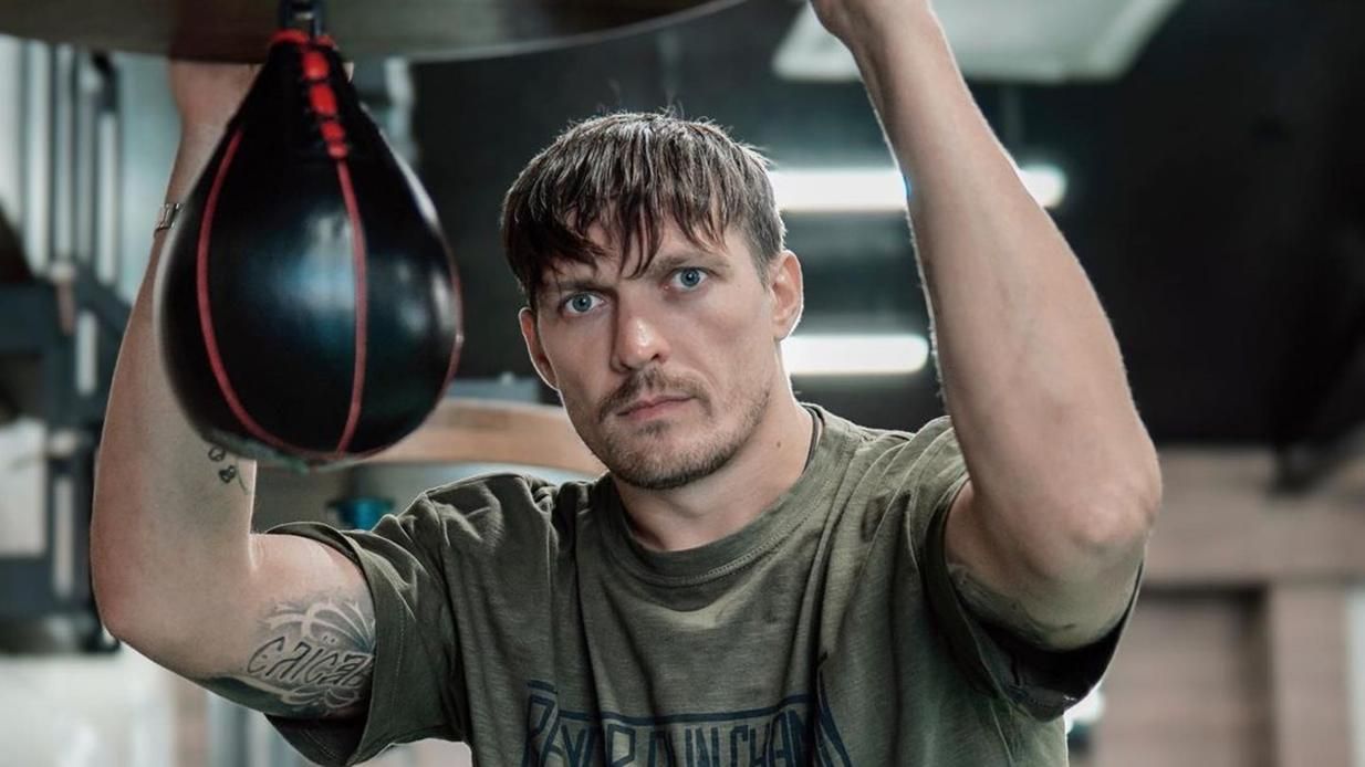 Александр Усик показал новый вес: видео Александр Усик показал новый вес: видео