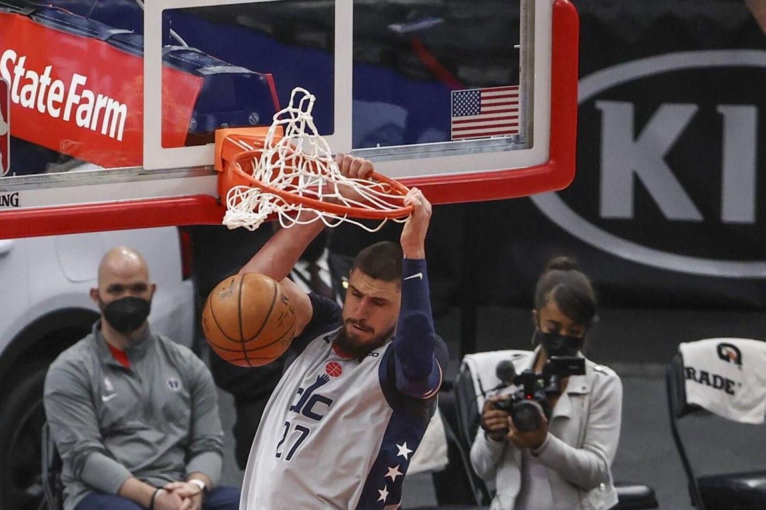 Данк Олексія Леня потрапив у топ-10 моментів НБА - відео Данк Олексія Леня потрапив у топ-10 моментів НБА - відео