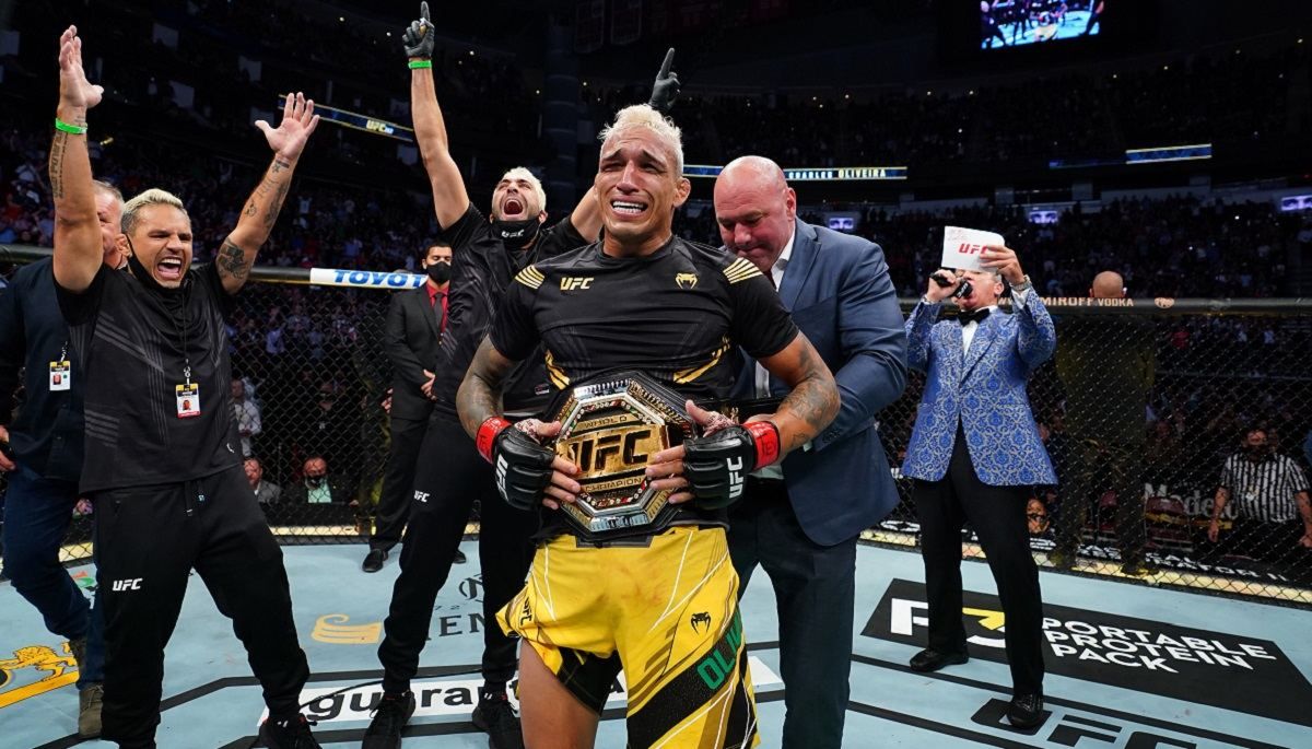 Оливейра грубо нокаутировал Чендлера и завоевал титул Хабиба Оливейра грубо нокаутировал Чендлера и завоевал титул Хабиба