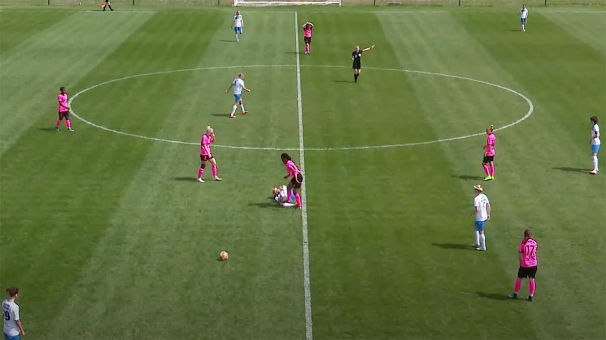 Ивуарийского футболистка Восхода стала на ногу гравчини Жилстрой-2 Ивуарийского футболистка Восхода стала на ногу гравчини Жилстрой-2