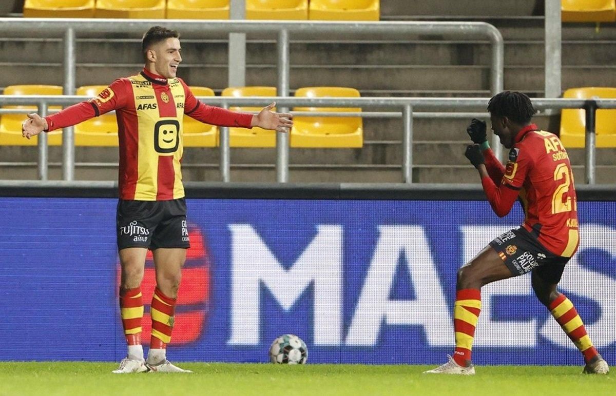 Марьян Швед забил гол в матче Мехелен - Стандард: видео Марьян Швед забил гол в матче Мехелен - Стандард: видео