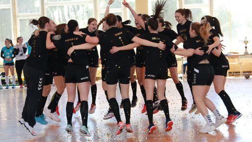 Гандболістки Галичанки відсвяткували перемогу в чемпіонаті запальним танцем після матчу: відео