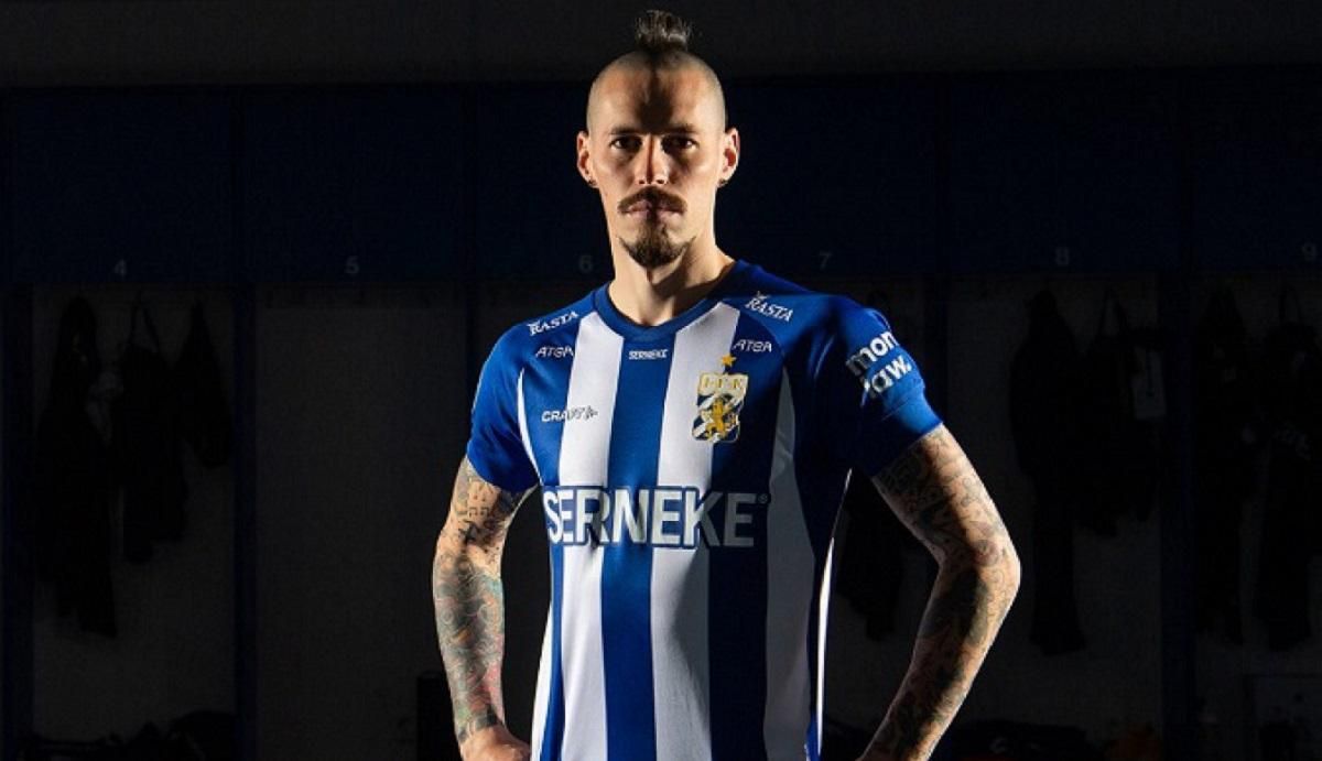 Ексзірка Наполі з льоту забив розкішний гол у Швеції – відео Ексзірка Наполі з льоту забив розкішний гол у Швеції – відео