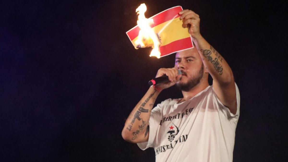 В Іспанії судять репера Пабло Хаселя: називає Зозулю нацистом і оспівує СРСР та війну на Донбасі В Іспанії судять репера Пабло Хаселя: називає Зозулю нацистом і оспівує СРСР та війну на Донбасі