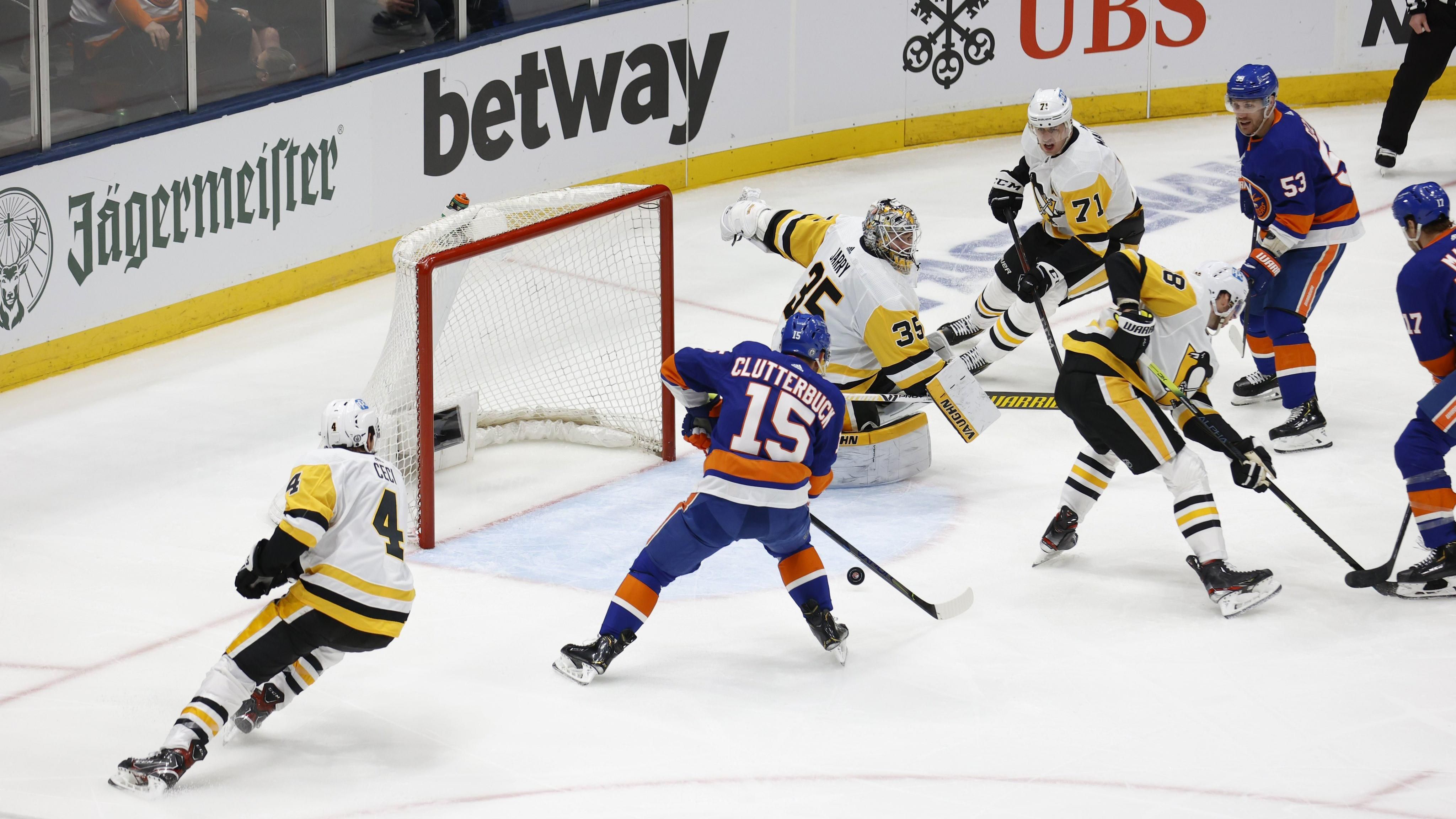 Хокеїсти влаштували бійку у матчі Нью-Йорк Айлендерс – Піттсбург Пінгвінс Хокеїсти влаштували бійку у матчі Нью-Йорк Айлендерс – Піттсбург Пінгвінс