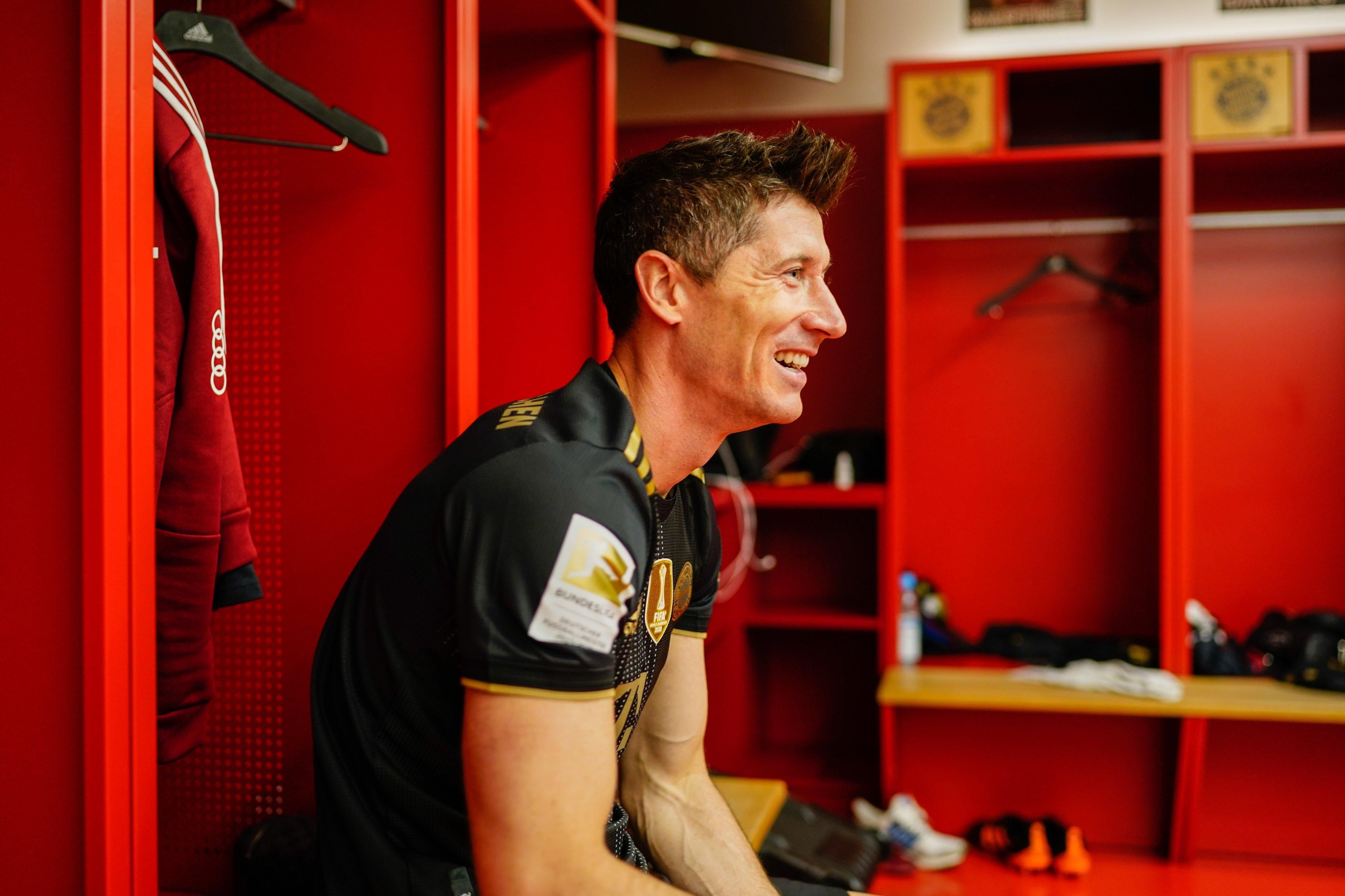 Левандовський забив 41 гол та побив рекорд Мюллера, який тримався 49 років Левандовський забив 41 гол та побив рекорд Мюллера, який тримався 49 років