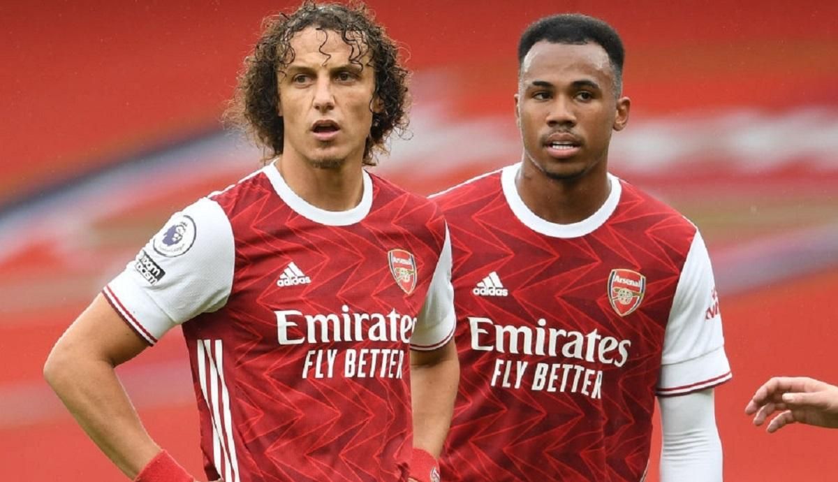 Футболист Арсенала потерял зуб во время проводов одноклубника – видео Футболист Арсенала потерял зуб во время проводов одноклубника – видео