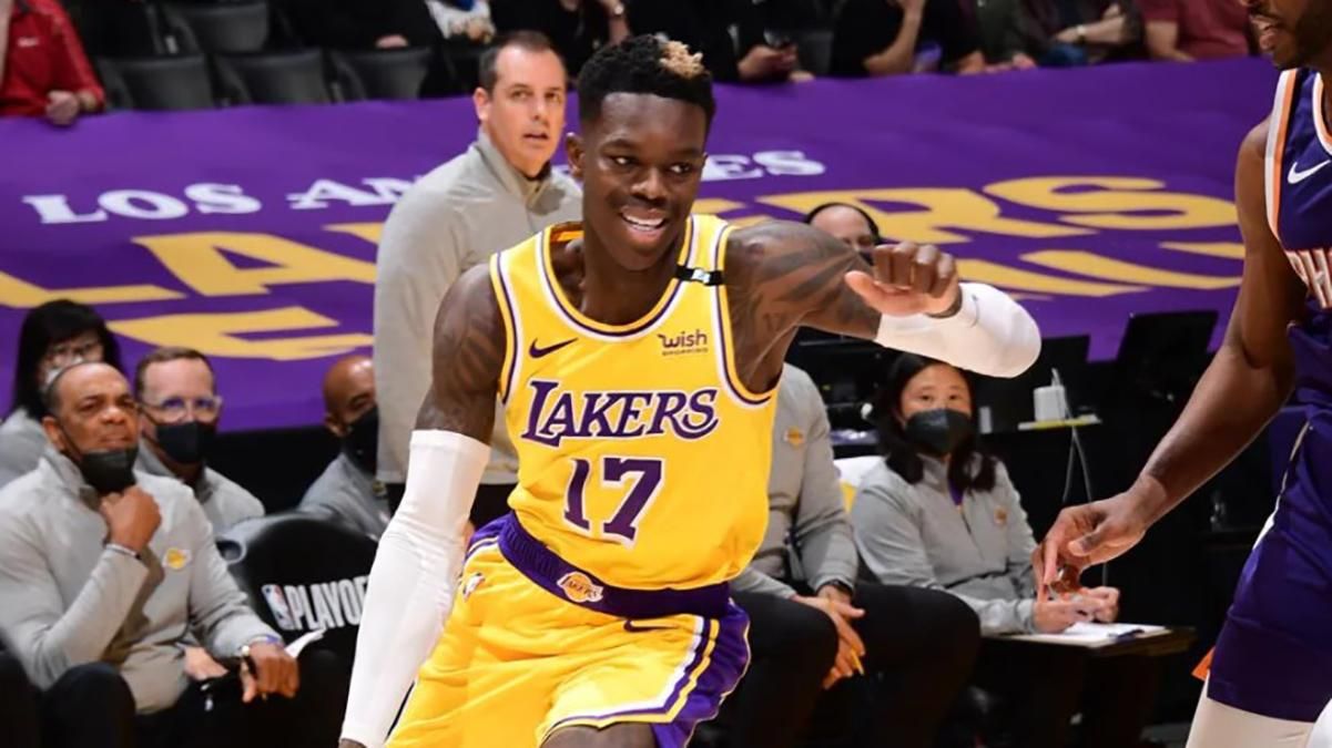 Баскетболіст після грубого фолу суперника почав відтискатися від паркету: відео Баскетболіст після грубого фолу суперника почав відтискатися від паркету: відео