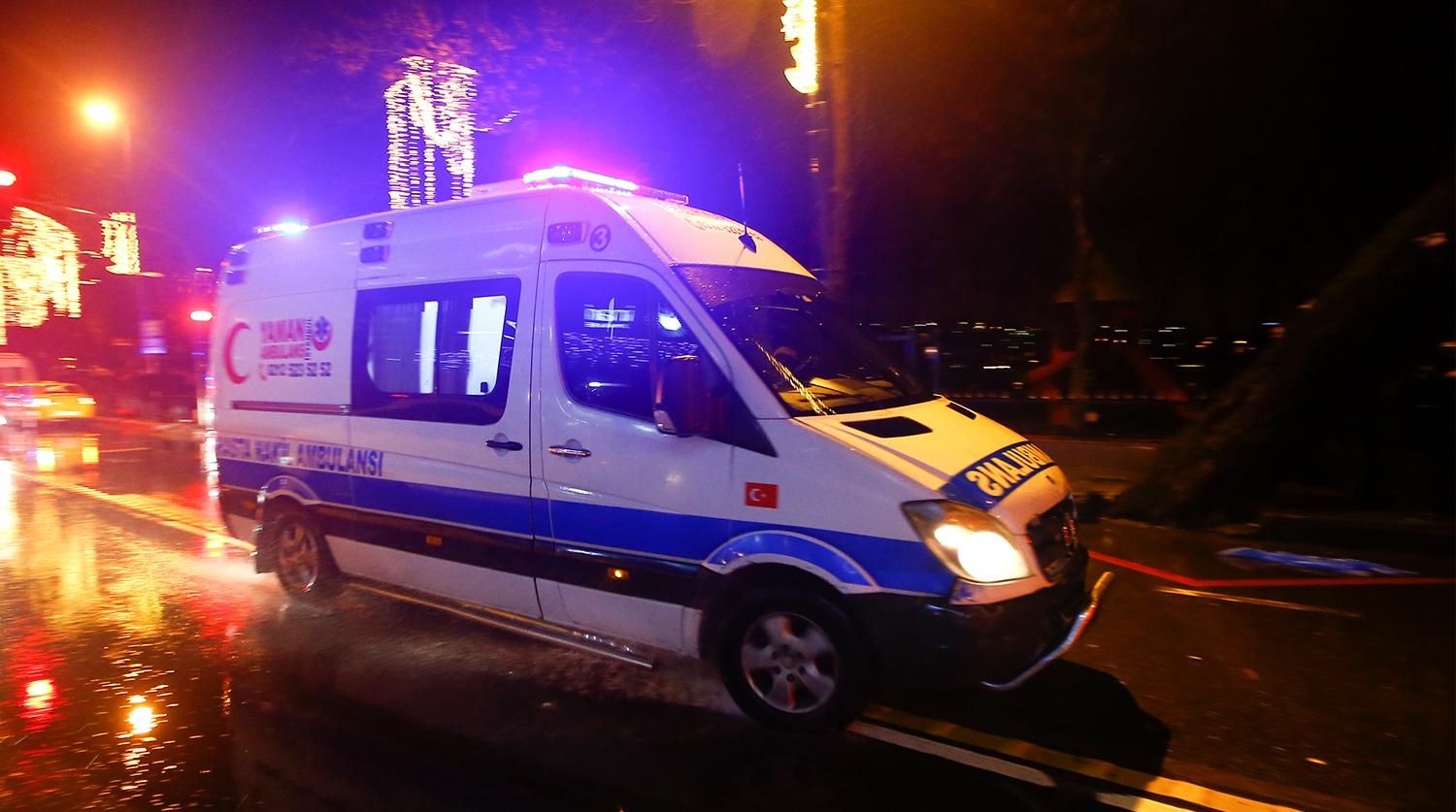 Турецький футболіст випав з автобуса на повному ходу Турецький футболіст випав з автобуса на повному ходу