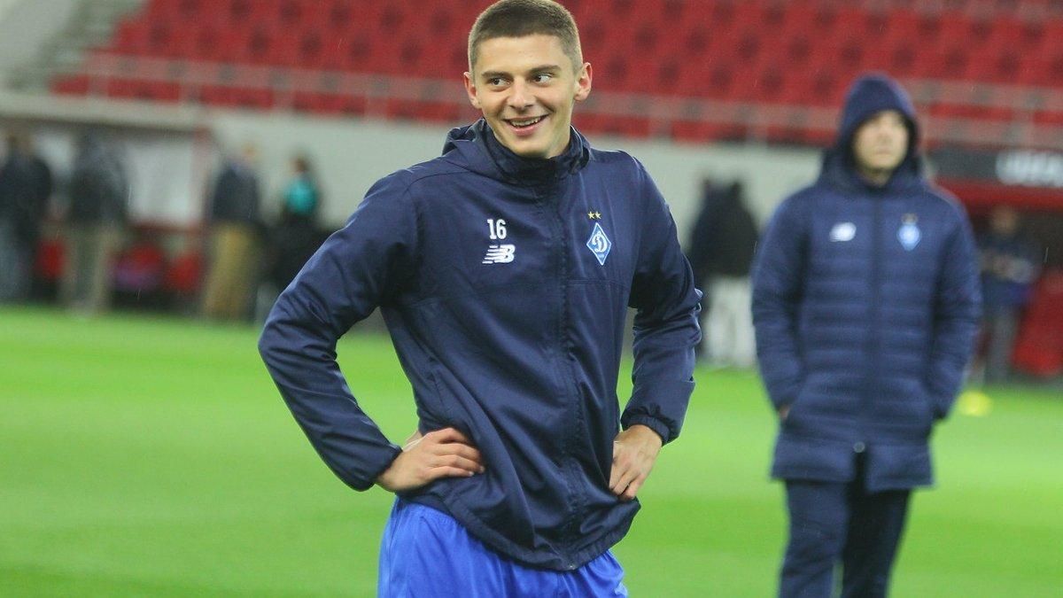 Весь в яйцах и муке: как сборная Украины поздравила Миколенко с днем рождения – видео Весь в яйцах и муке: как сборная Украины поздравила Миколенко с днем рождения – видео