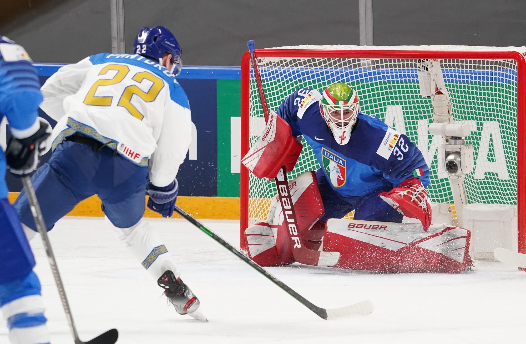 Казахстан закинув 11 шайб у ворота Італії на чемпіонаті світу з хокею – відео Казахстан закинув 11 шайб у ворота Італії на чемпіонаті світу з хокею – відео