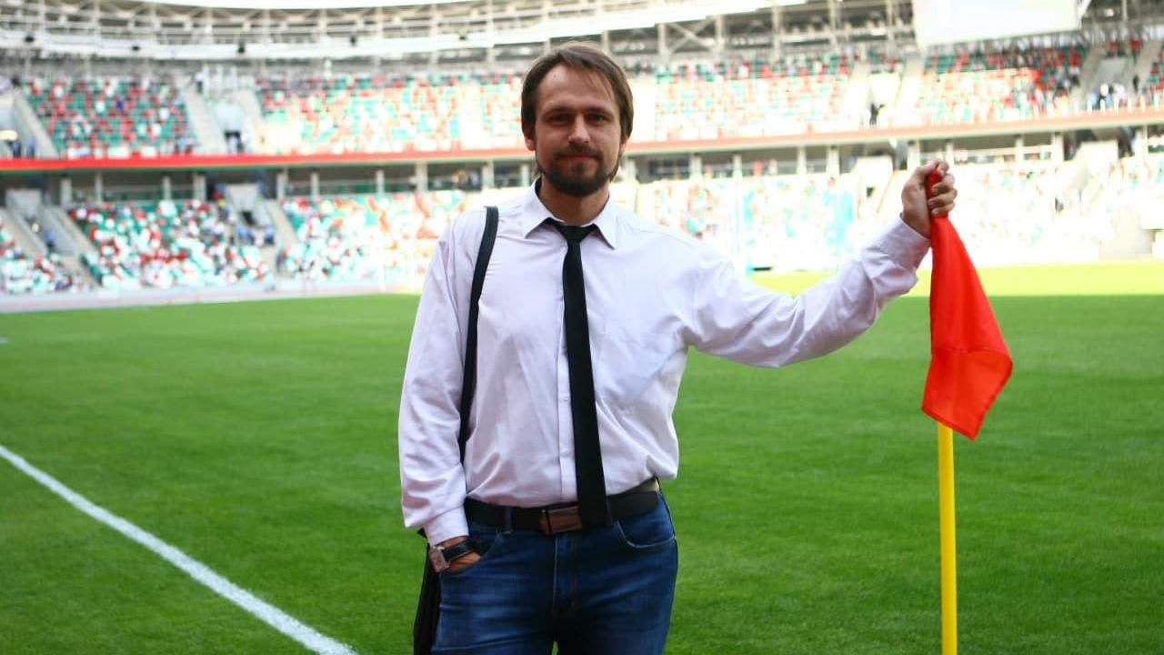 В Беларуси задержали спортивного журналиста за шарф сборной по футболу