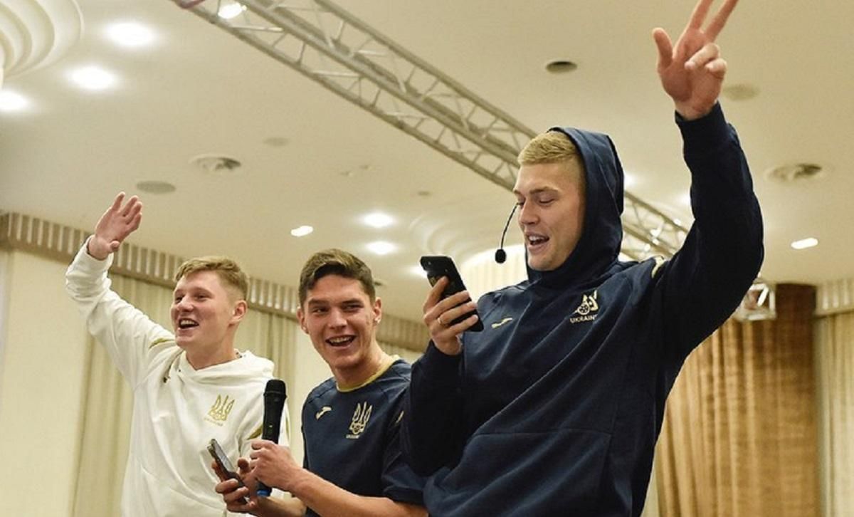Как игроки прошли посвящение в сборной Украины – видео Как игроки прошли посвящение в сборной Украины – видео