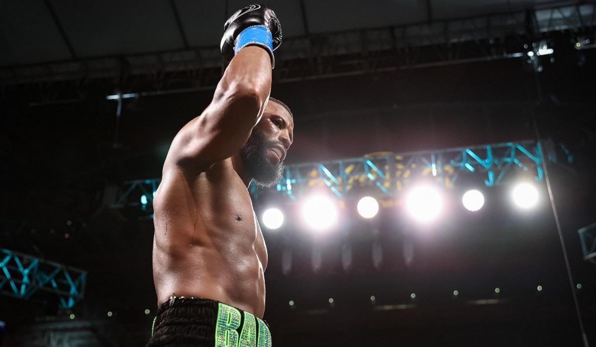 Джек відправив суперника у важкий нокаут перед боєм Мейвезера – відео Джек відправив суперника у важкий нокаут перед боєм Мейвезера – відео