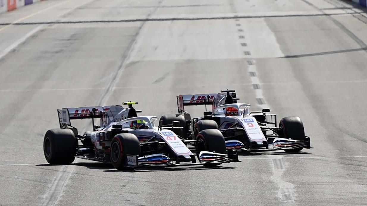 Мазепін ледь не влетів у Шумахера на шаленій швидкості Мазепін ледь не влетів у Шумахера на шаленій швидкості