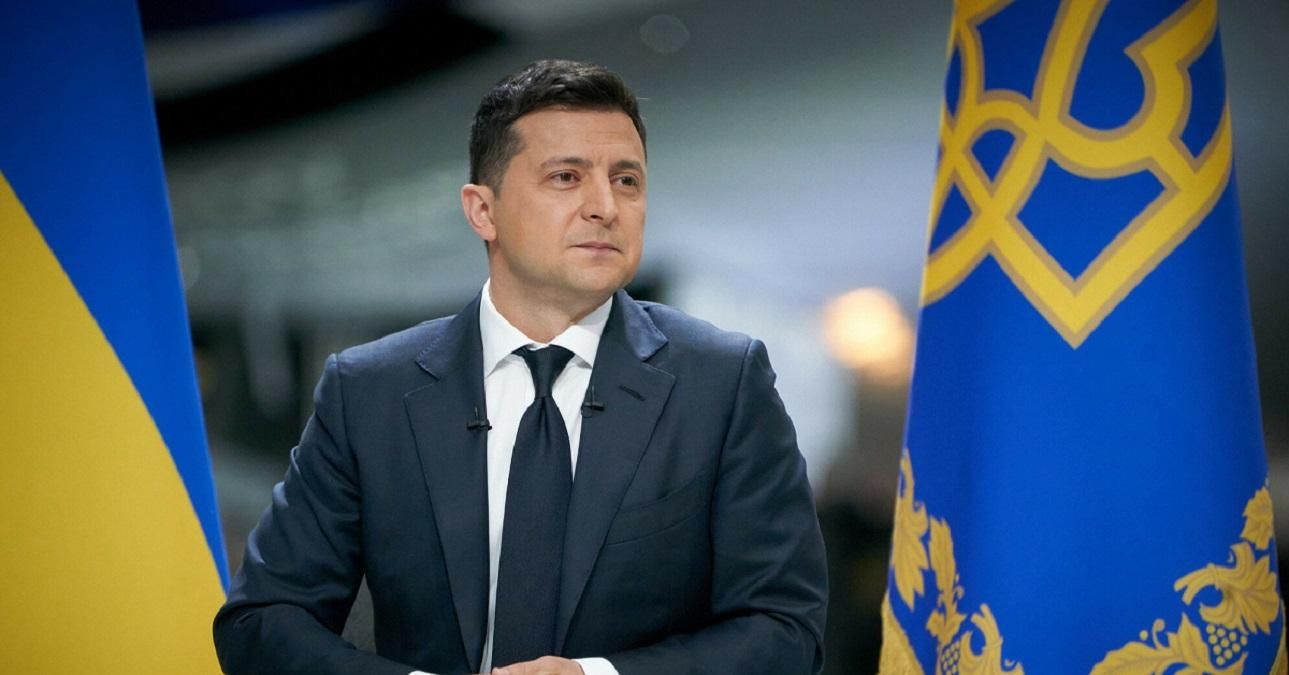 Зеленський приміряв форму збірної України із символічним 95 номером Зеленський приміряв форму збірної України із символічним 95 номером