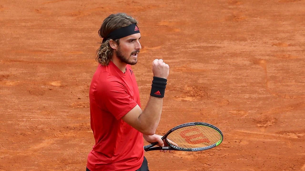 Медведев выполнил подачу с руки в матче против Циципаса: видео Медведев выполнил подачу с руки в матче против Циципаса: видео