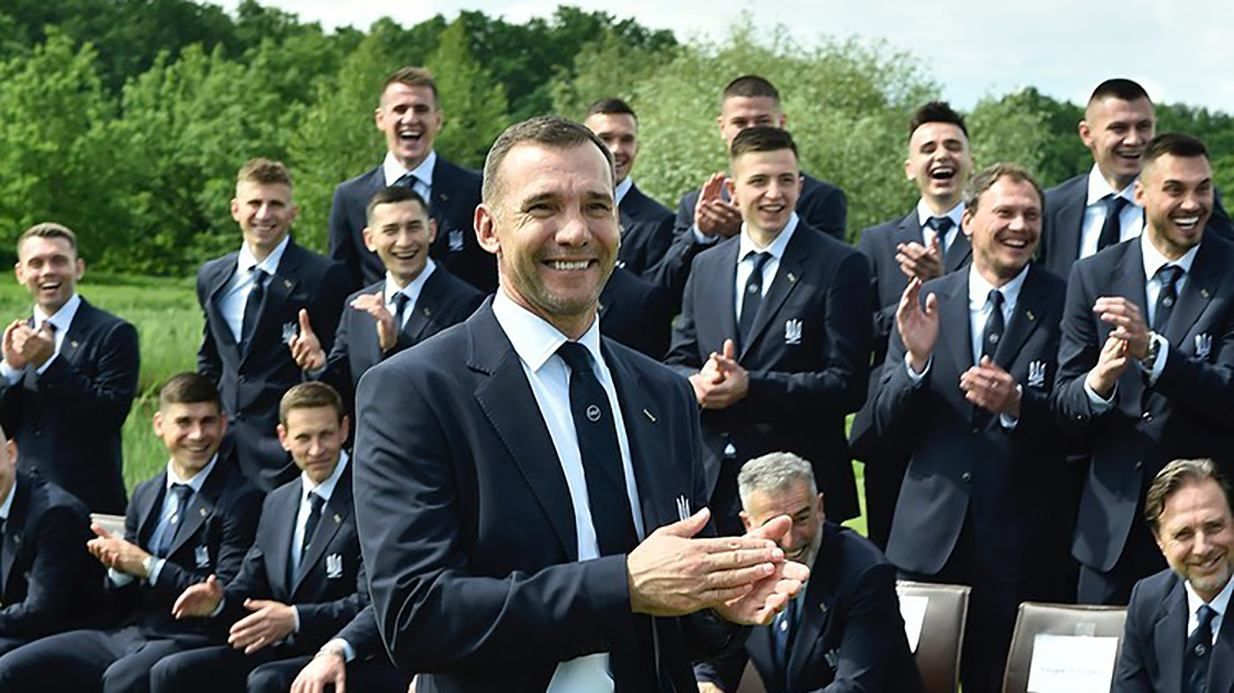 Шевченко зав'язав Марлосу краватку: відео Шевченко зав'язав Марлосу краватку: відео