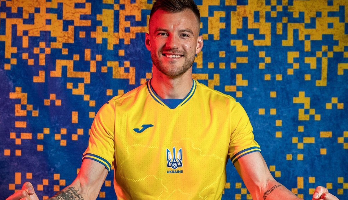 Вболівальники розкупили нову форму збірної України Вболівальники розкупили нову форму збірної України