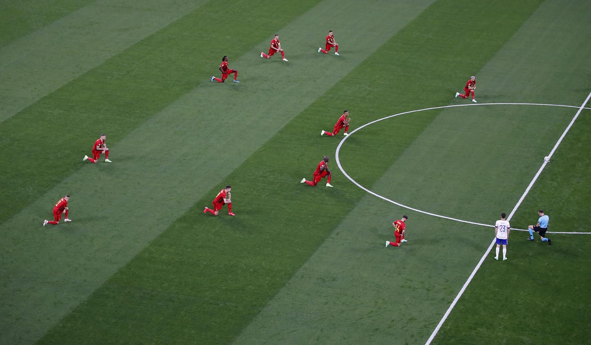 УЕФА осудила позорное поведение российских болельщиков на матче Евро-2020 УЕФА осудила позорное поведение российских болельщиков на матче Евро-2020