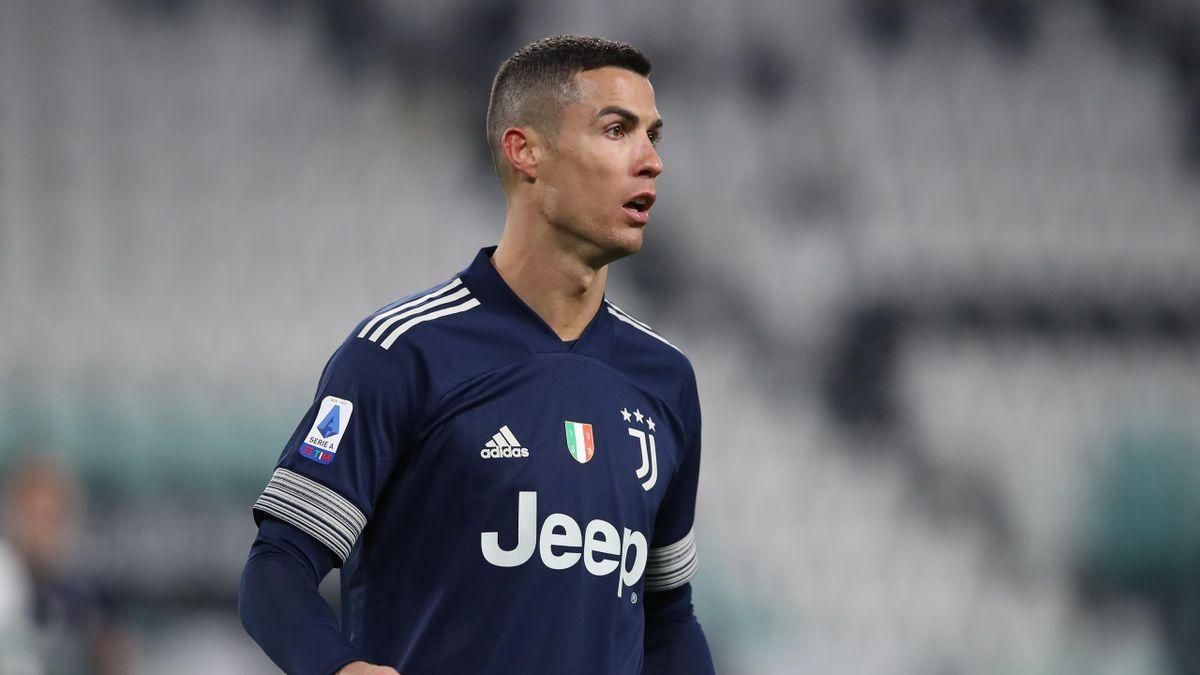 Роналду устроил антирекламу одному из топ-спонсоров Евро-2020: видео Роналду устроил антирекламу одному из топ-спонсоров Евро-2020: видео