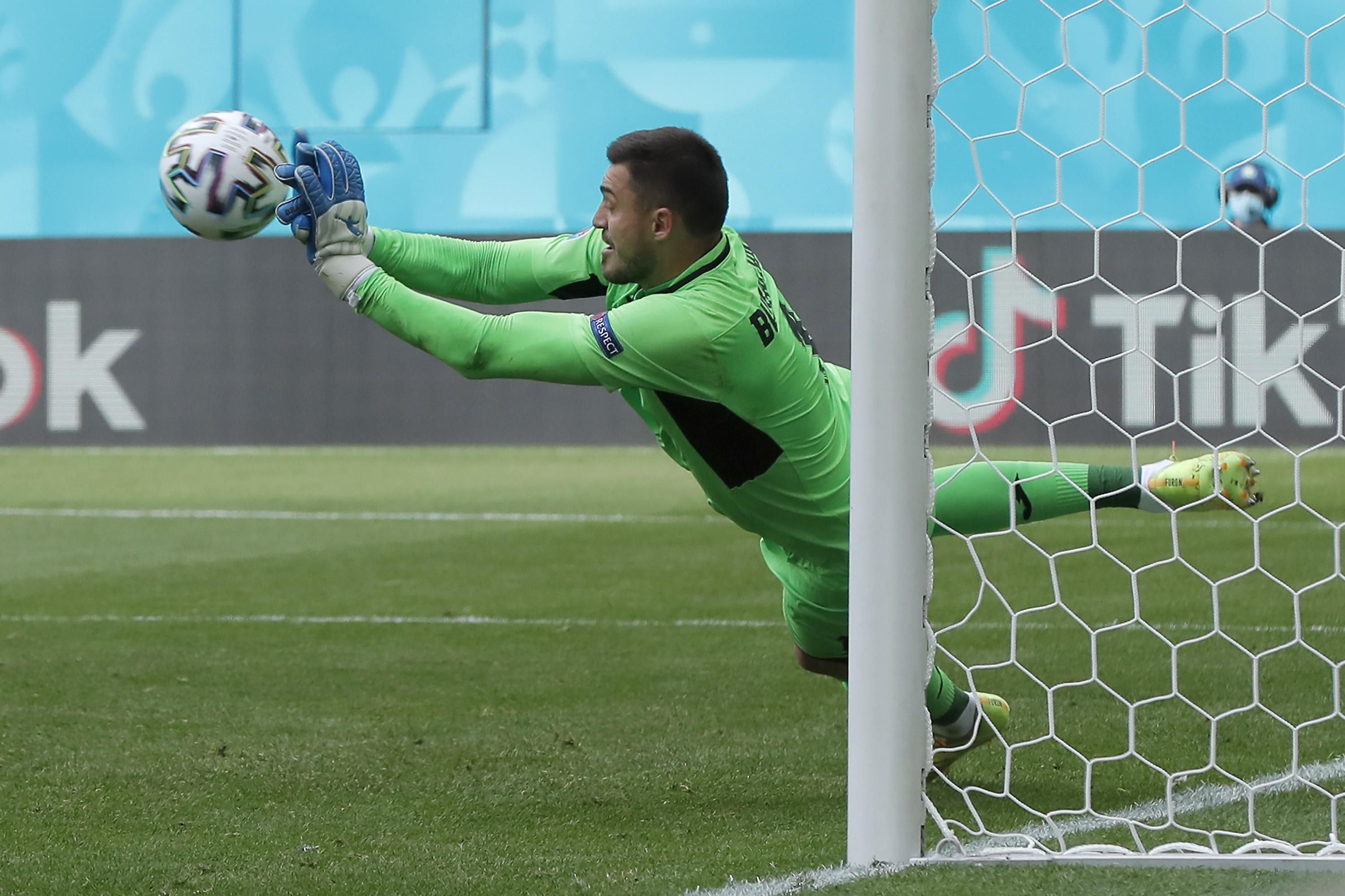 Бущан прокоментував відбитий пенальті у матчі Євро-2020 Бущан прокоментував відбитий пенальті у матчі Євро-2020