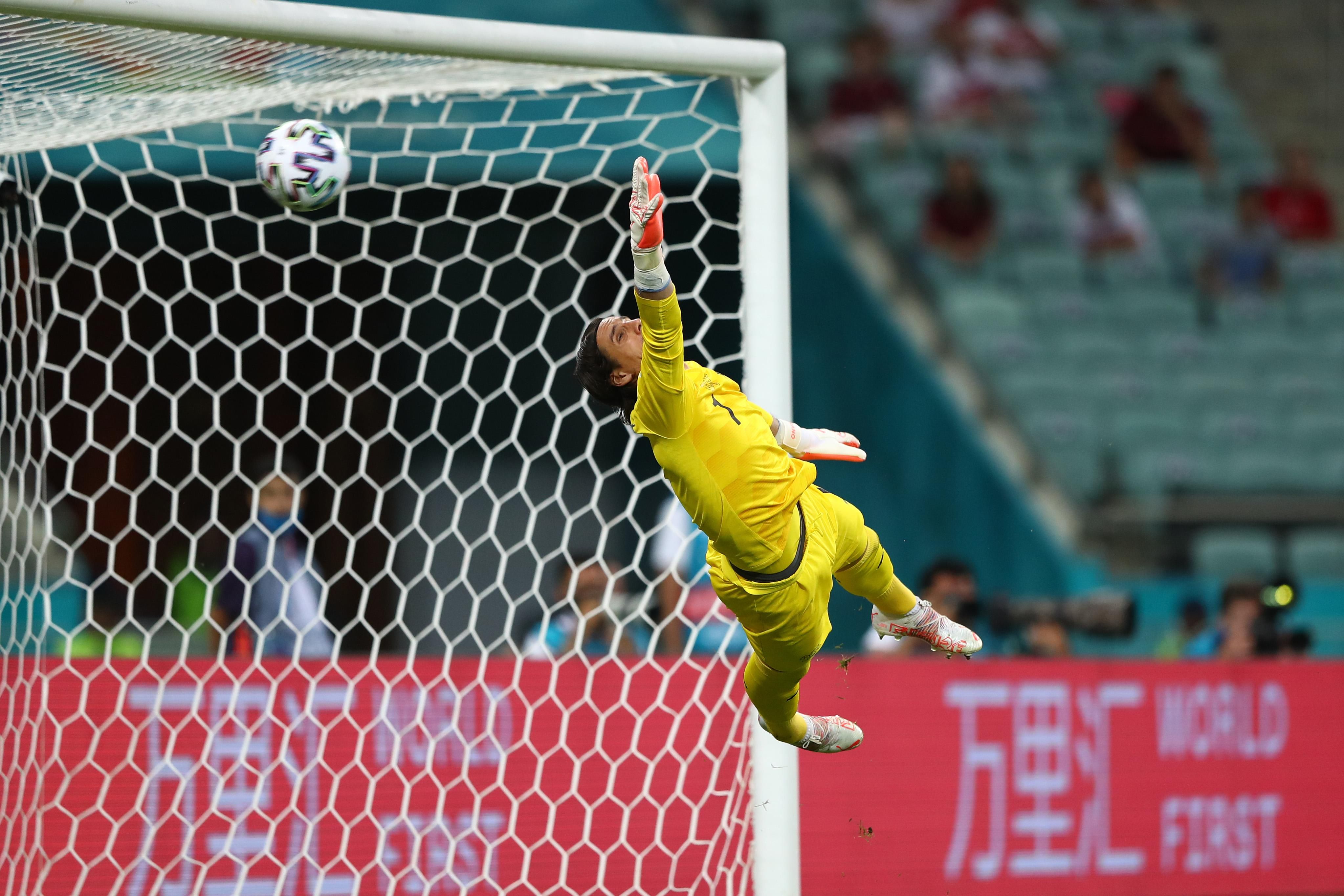 Ирфан Кахведжи забил сумасшедший гол в матче Швейцария - Турция Ирфан Кахведжи забил сумасшедший гол в матче Швейцария - Турция