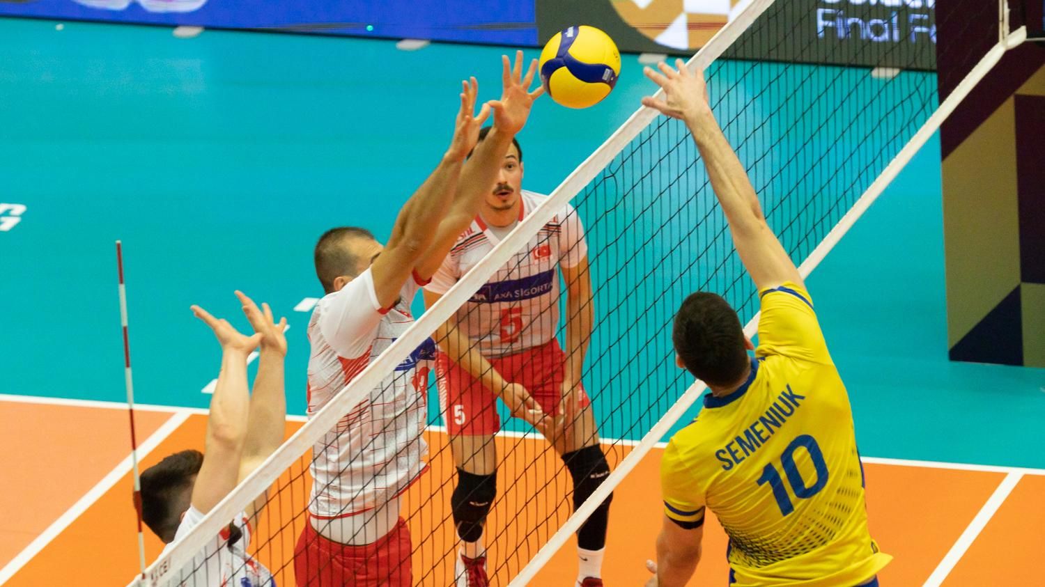 Украина потерпела досадное поражение в финале волейбольной Золотой Евролиги