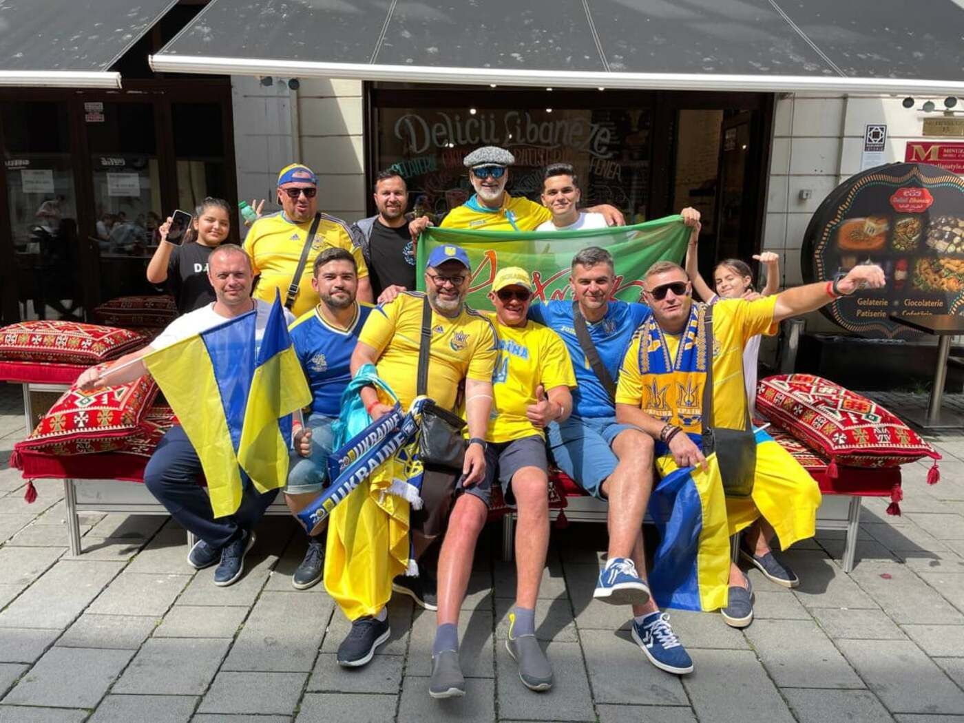 Украинские болельщики уже второй матч подряд заполонили Бухарест