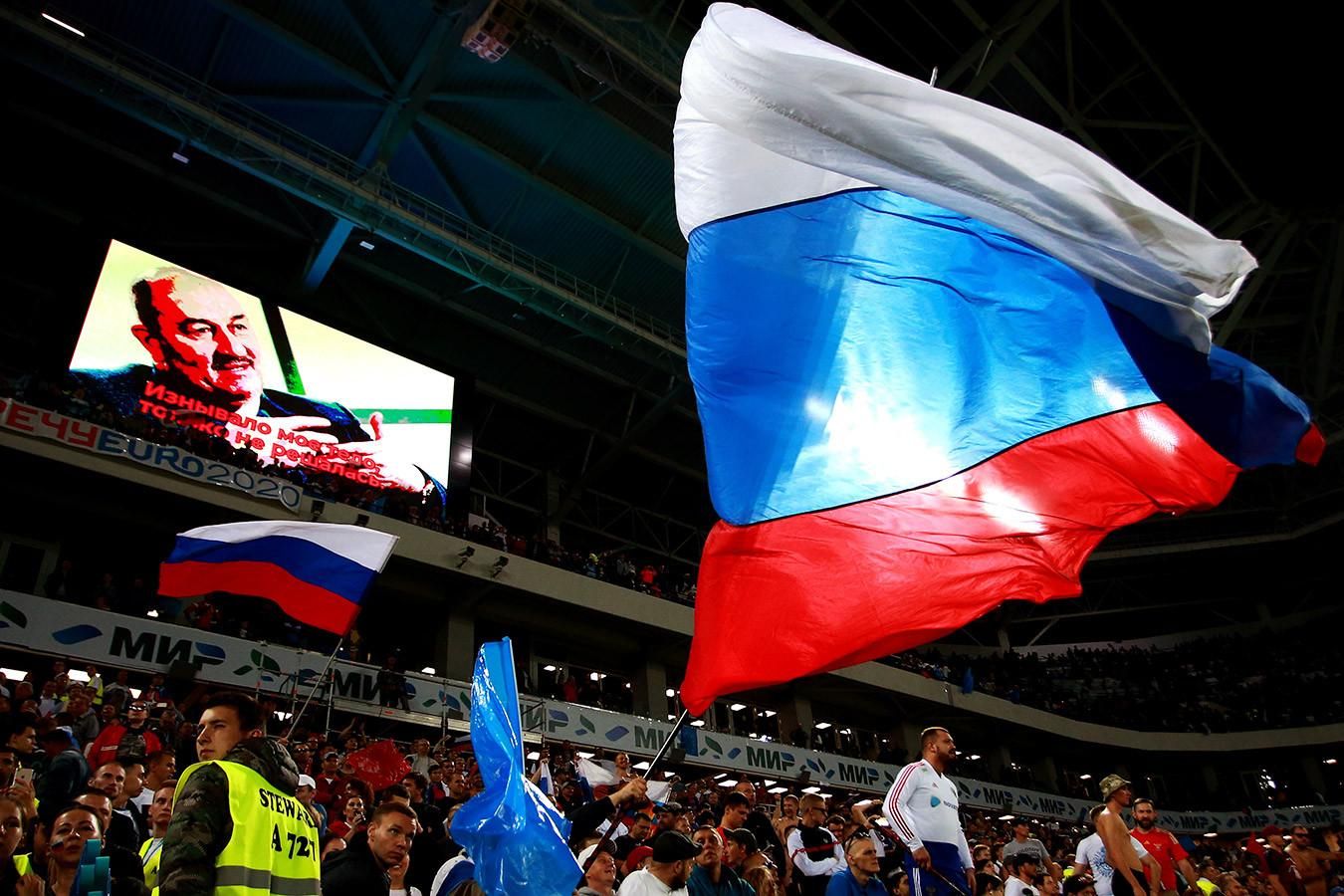 В Копенгагене перед матчем Дания - РФ разрисовали памятник Шевченко В Копенгагене перед матчем Дания - РФ разрисовали памятник Шевченко