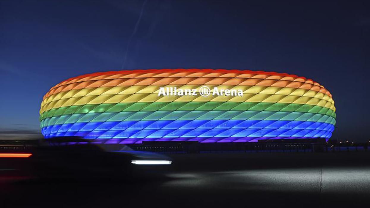 У Німеччині підсвітили стадіони кольорами ЛГБТ: неймовірне відео