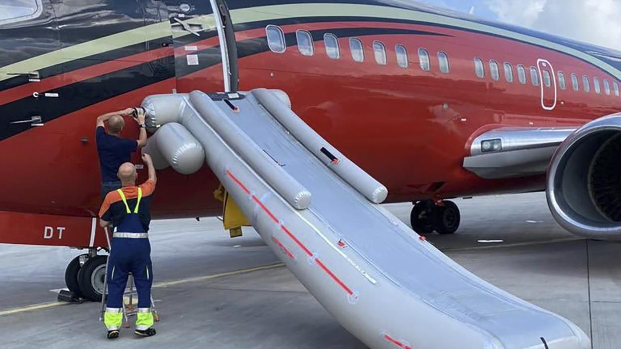 Чехия не смогла вовремя вылететь на матч Евро-2020 через резиновый трап Чехия не смогла вовремя вылететь на матч Евро-2020 через резиновый трап