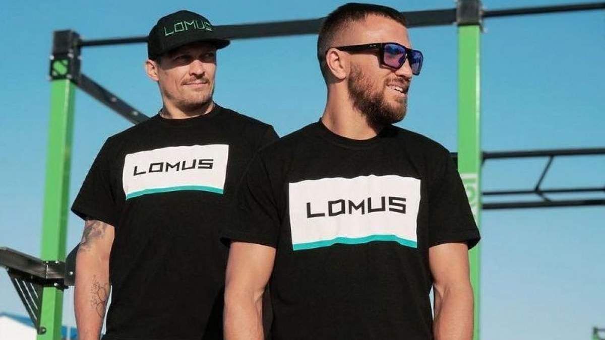 Ломаченко и Усик сделали подарок скандальному рэперу из России – фото Ломаченко и Усик сделали подарок скандальному рэперу из России – фото