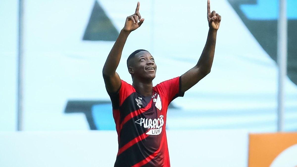 Шахтар націлився на перспективного бразильського форварда Атлетіко Шахтар націлився на перспективного бразильського форварда Атлетіко