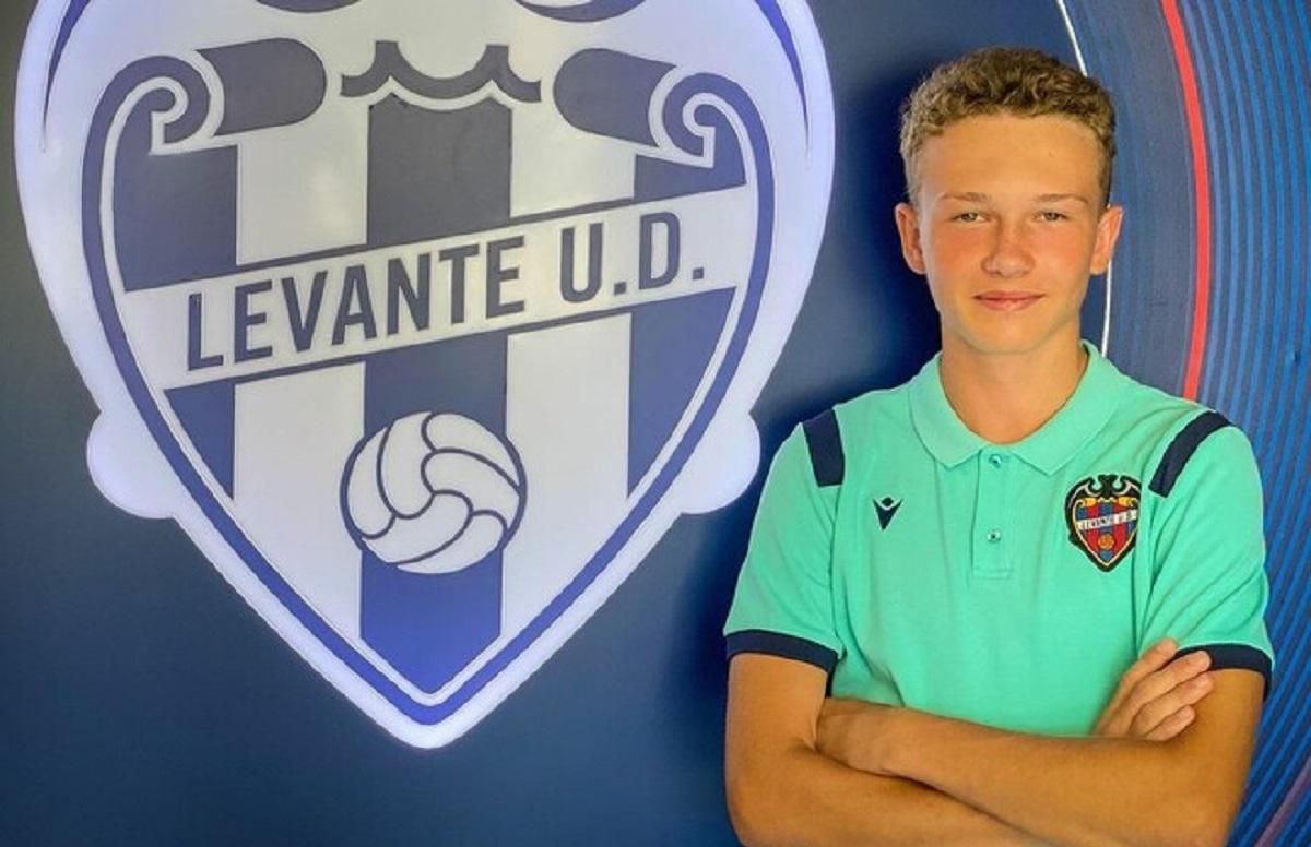 14-летний украинец подписал контракт с испанским Леванте: фото