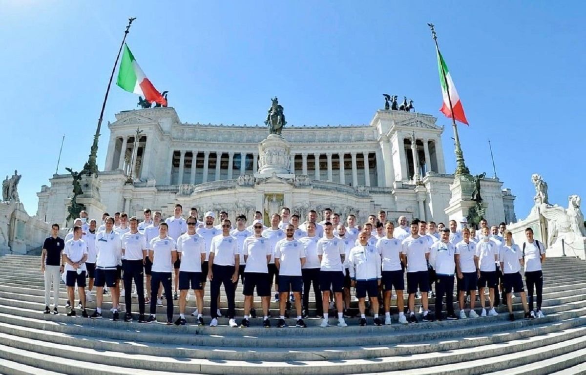 Итальянцы без ума от Шевченко: сборная Украины прогулялась по Риму перед матчем Евро – видео