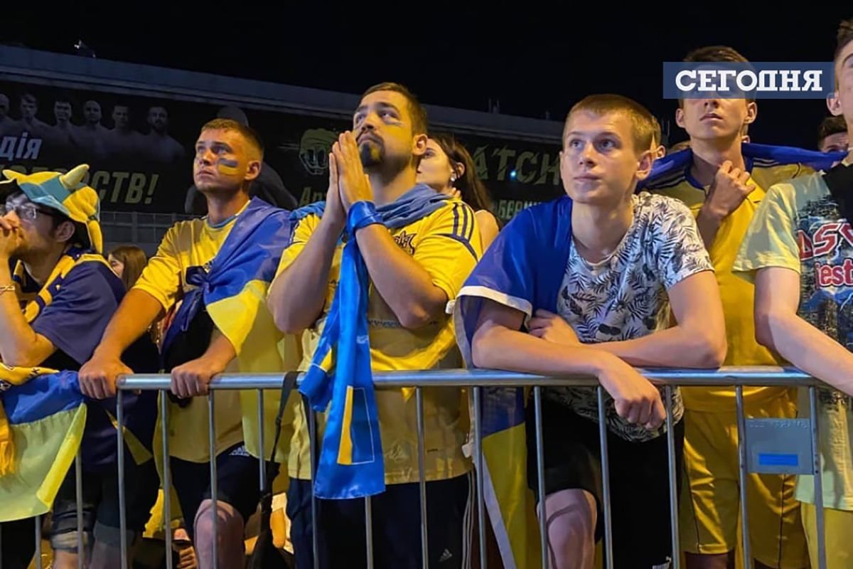 Як українські вболівальники реагують на поразку в Англії 