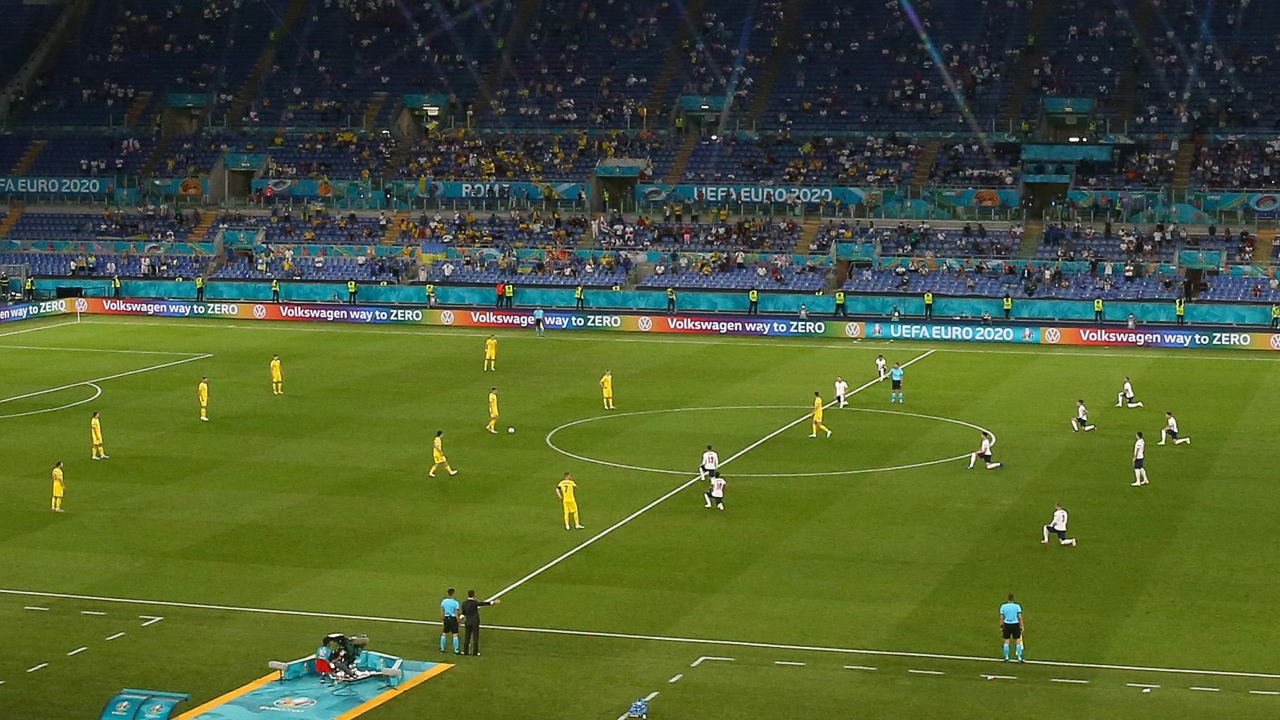 Евро-2020: Украина проигнорировала акцию Black Lives Matter перед матчем против Англии Евро-2020: Украина проигнорировала акцию Black Lives Matter перед матчем против Англии