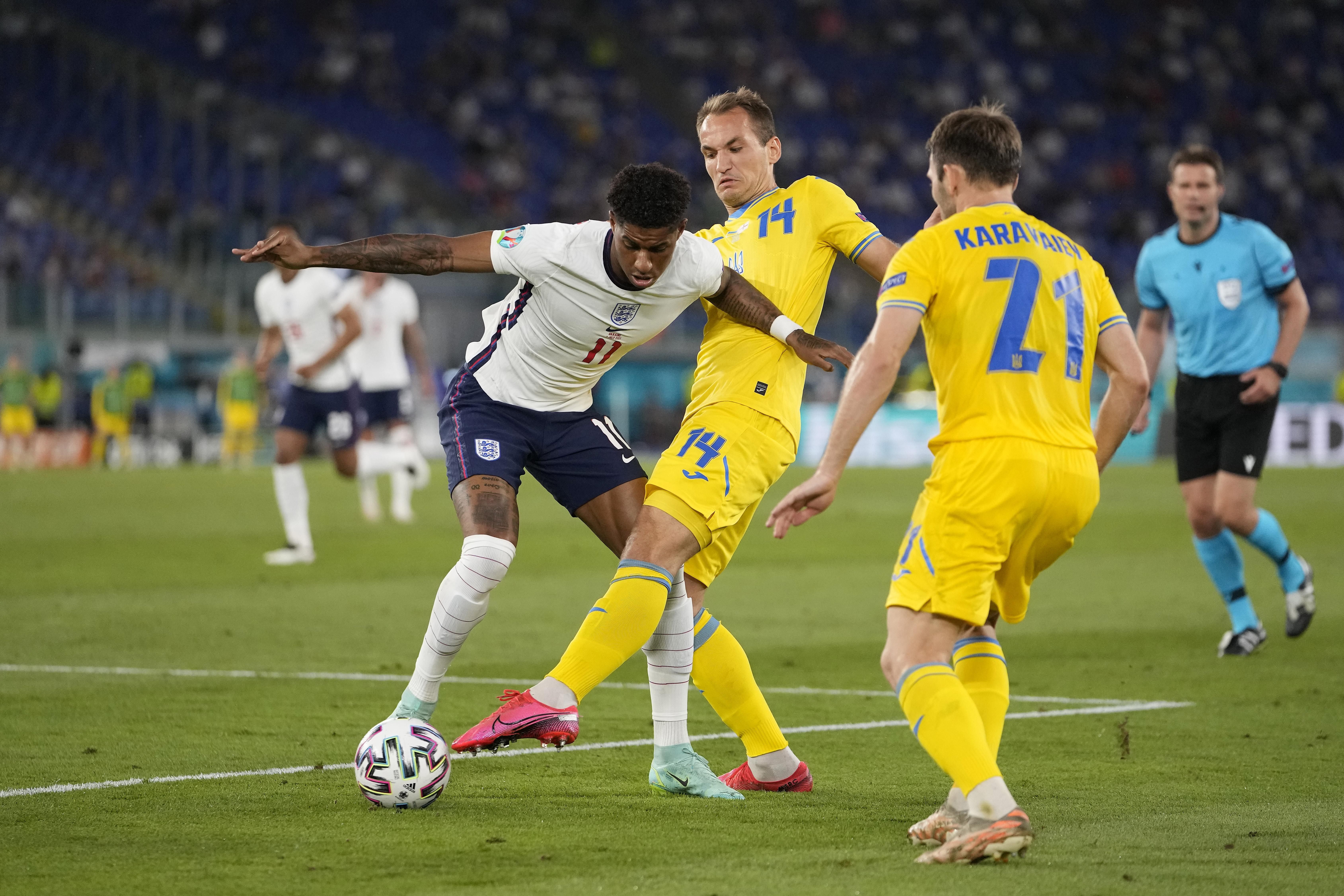 Евгений Макаренко стал лучшим игроком Украины в матче с Англией