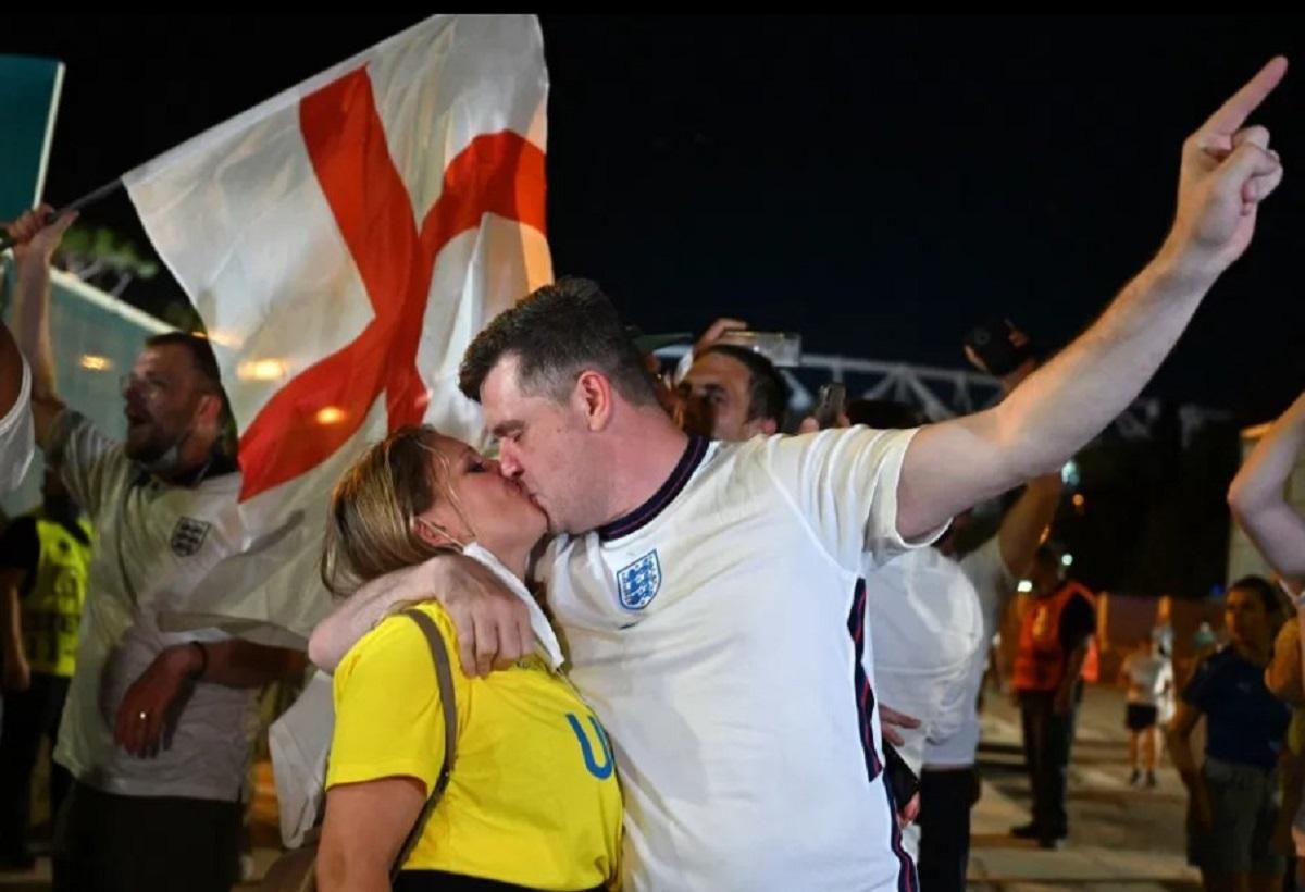 Избитые полицейские: фанаты Англии громко отпраздновали победу над Украиной – фото, видео