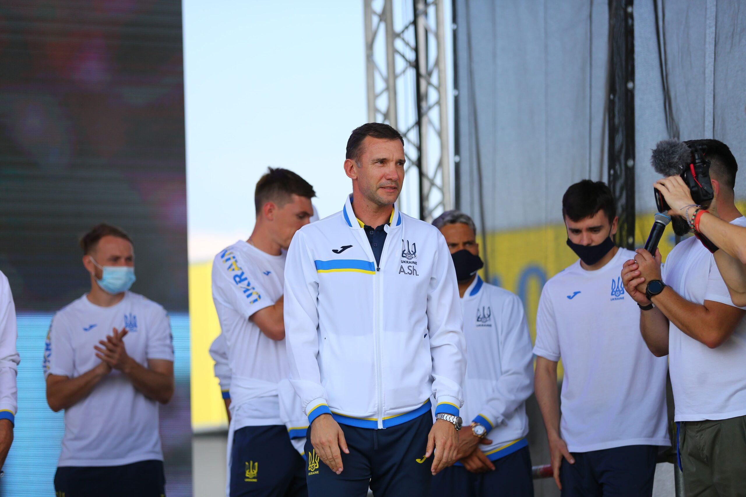 Ігор Мірошниченко зманіпулював українськими прапорами у Борисполі Ігор Мірошниченко зманіпулював українськими прапорами у Борисполі