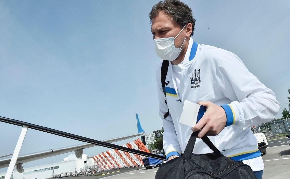 Игроки сборной обычным рейсом прилетели в Украину Игроки сборной обычным рейсом прилетели в Украину